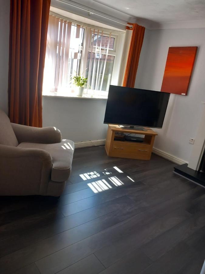 Penllech House - Huku Kwetu Notts - 3 Bedroom Spacious Lovely And Cosy With A Free Parking- Affordable And Suitable To Group Business Travellers Nottingham Exterior photo